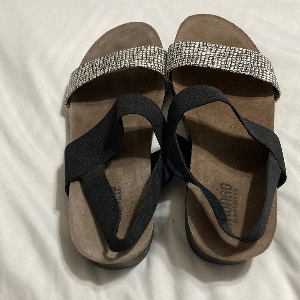 Munro Ladies Pisces Black Snakeskin Comfort Sandal Size 9